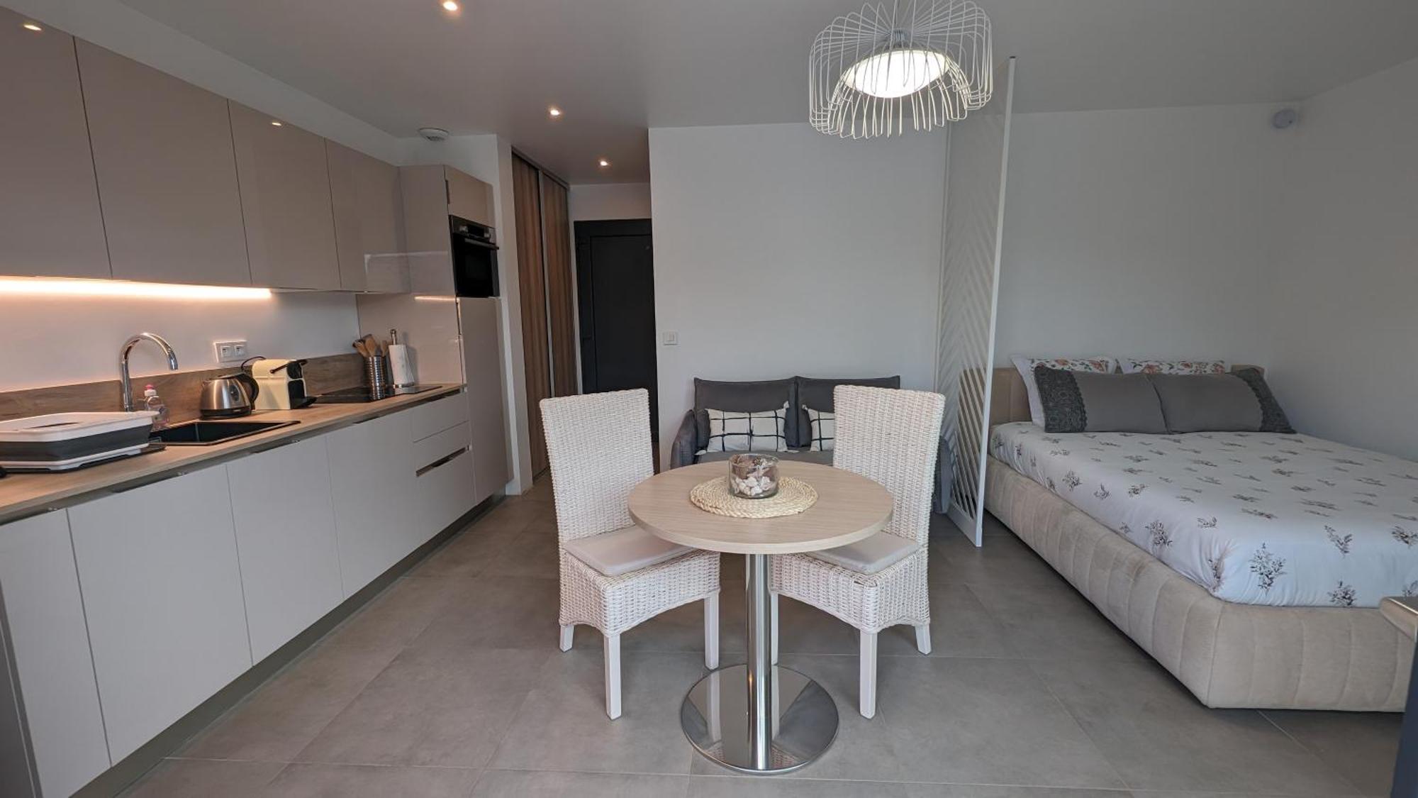 Appartement Luxe Avec Piscine Chauffee & Jacuzzi Prive - Cote D'Azur Roquefort-les-Pins Buitenkant foto